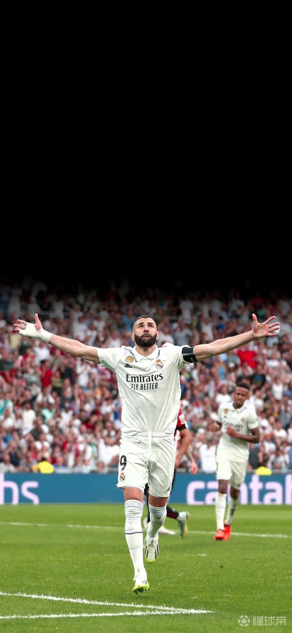 Which football club is Benzema in?(Which club did Benzema debut in Ligue 1?)